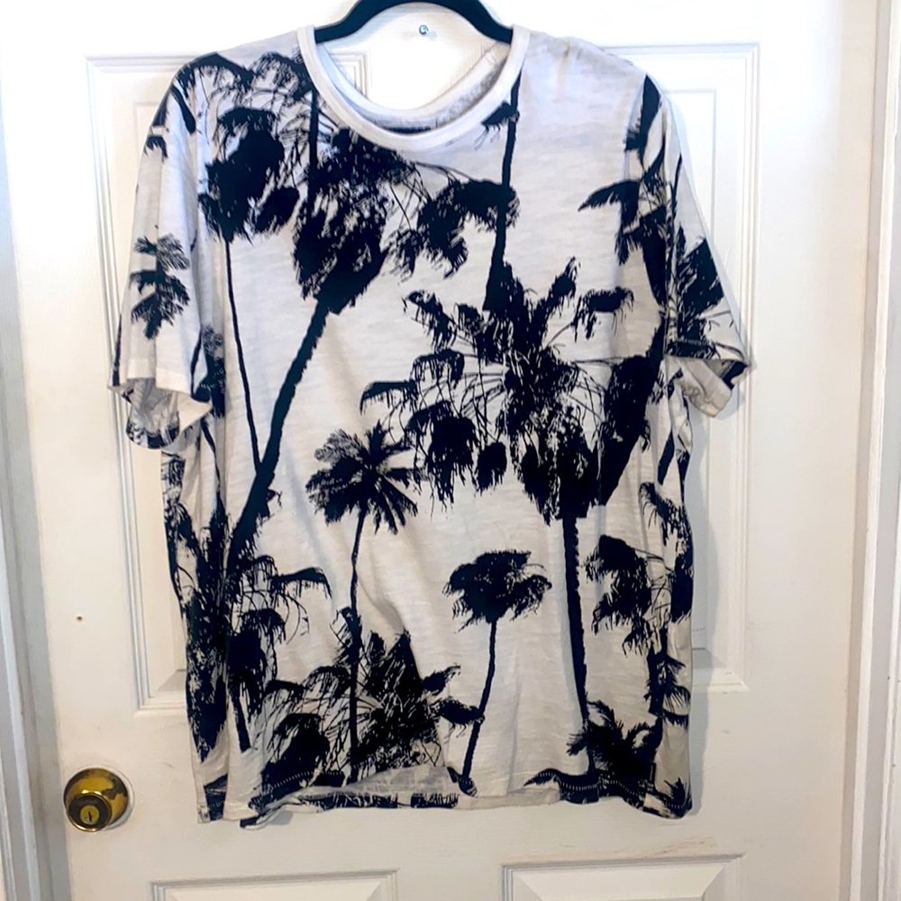 Express Quality & Fit Palm Tree Tshirt in a Cream Heather and Black Sz XL *EUC*